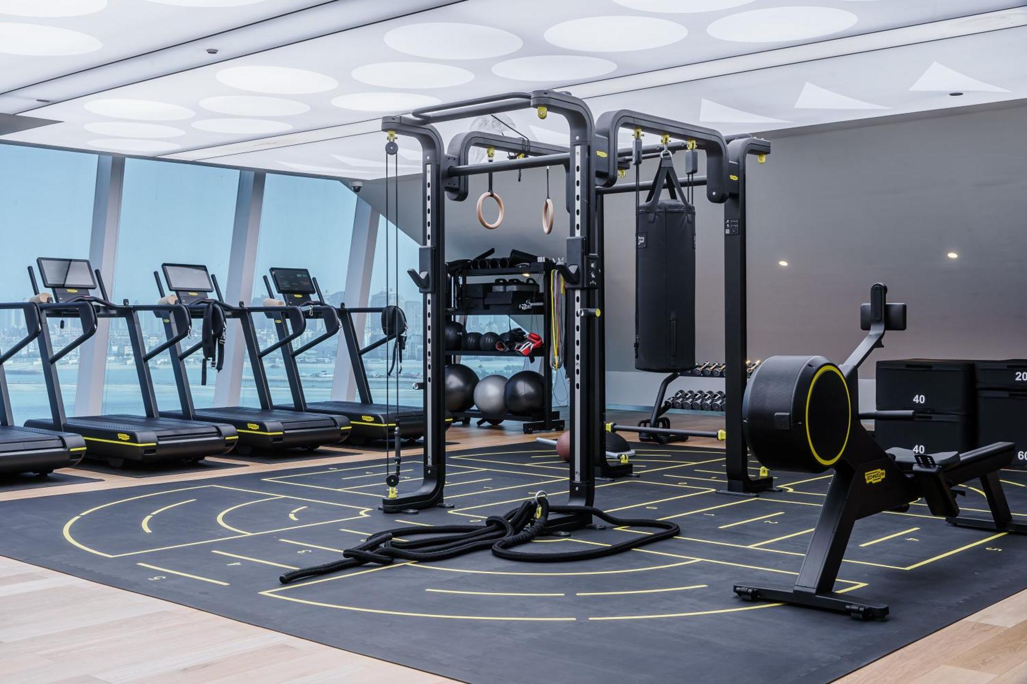 Fairmont Doha Hotel Lusail ภายนอก รูปภาพ The gym at the 2012 London Olympics