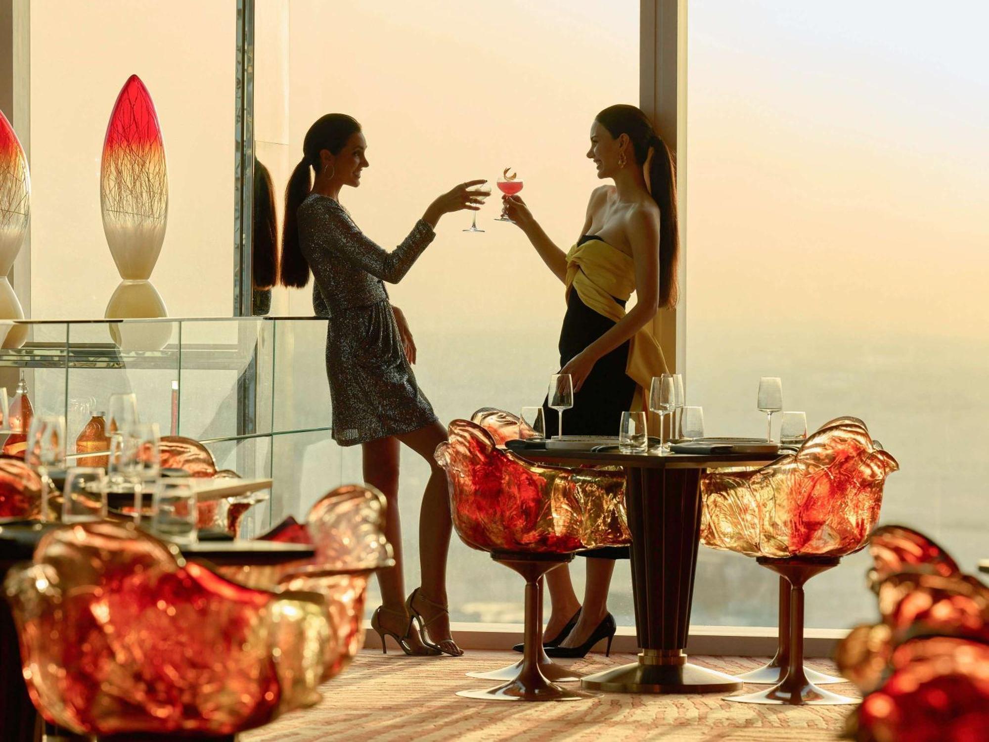 Fairmont Doha Hotel Lusail ภายนอก รูปภาพ The bar at the 101 lounge