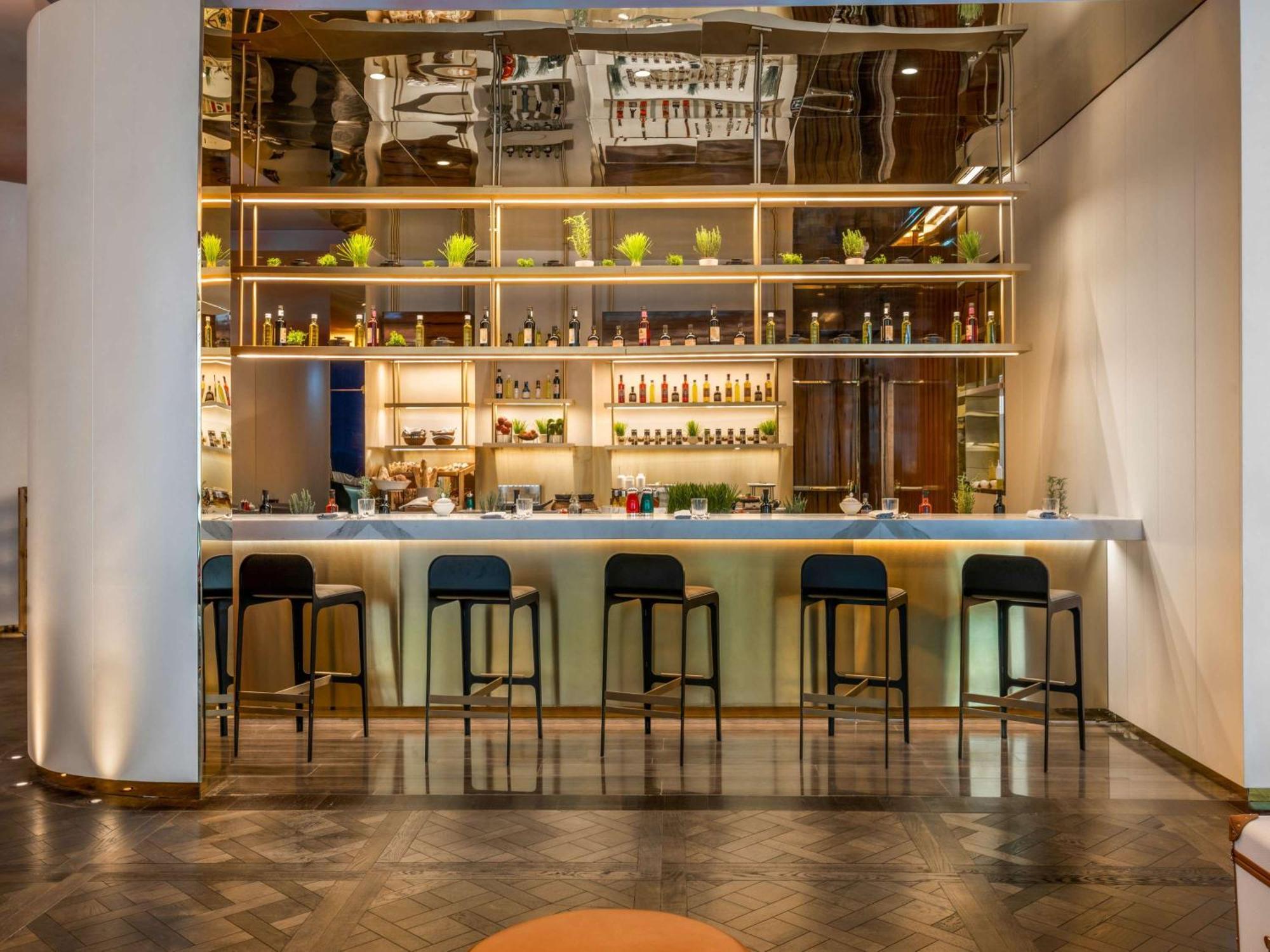 Fairmont Doha Hotel Lusail ภายนอก รูปภาพ The bar at the hotel