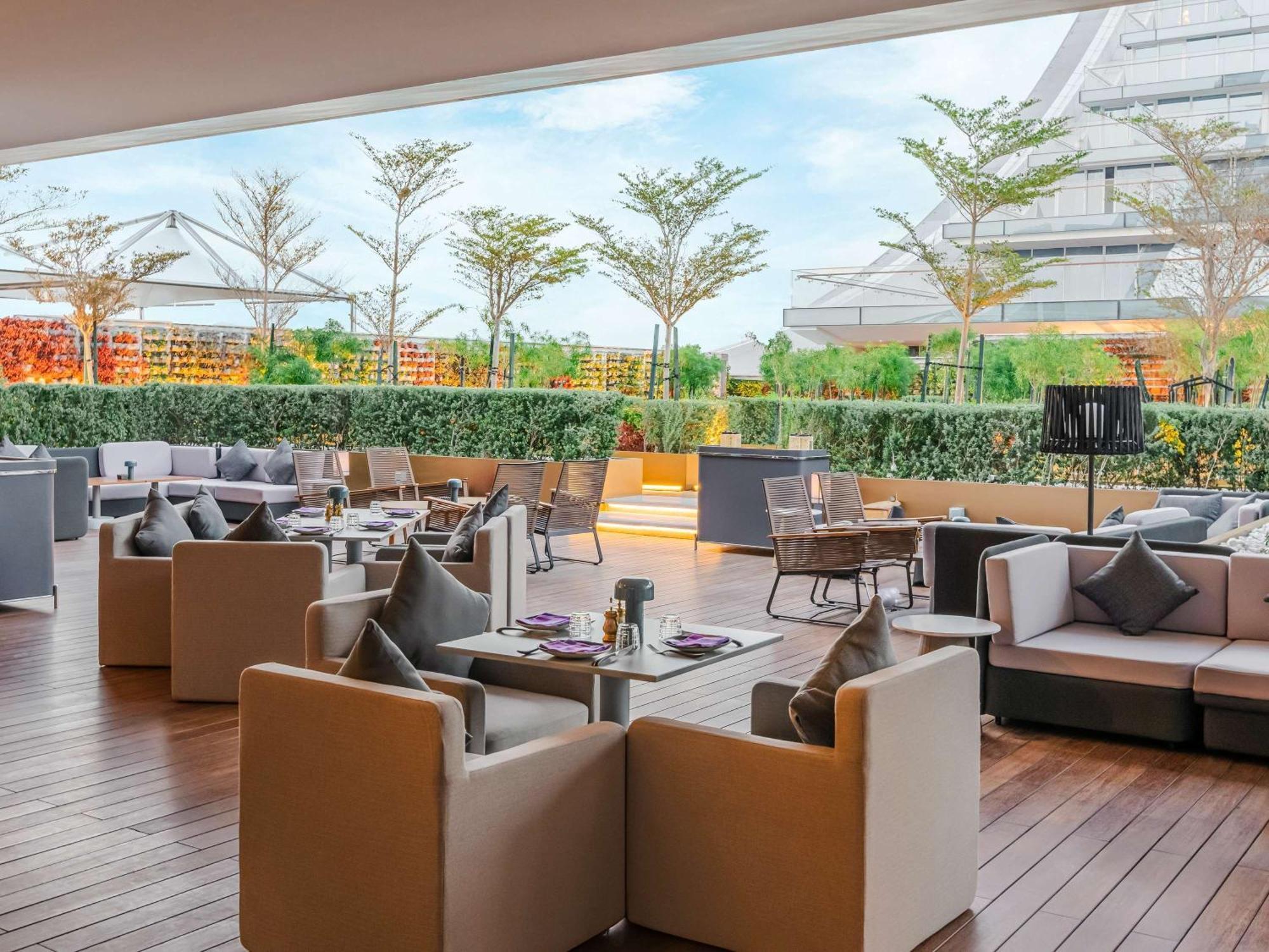 Fairmont Doha Hotel Lusail ภายนอก รูปภาพ The Terrace