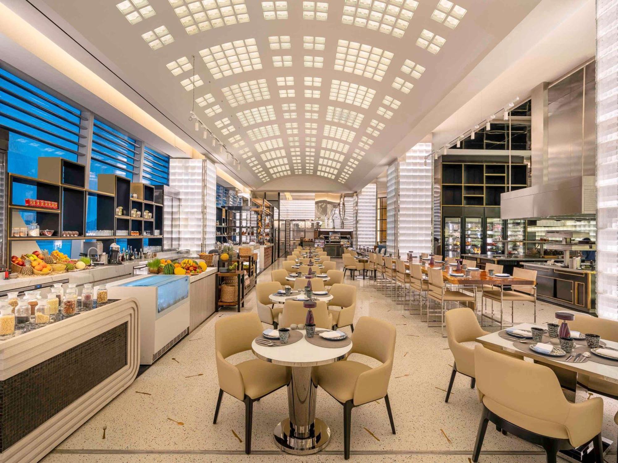 Fairmont Doha Hotel Lusail ภายนอก รูปภาพ The Café