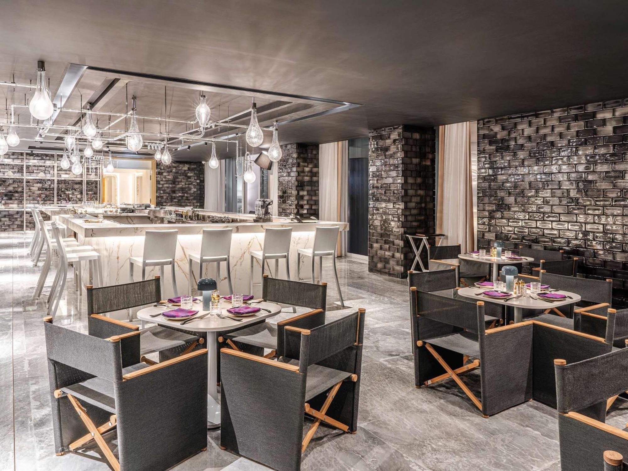 Fairmont Doha Hotel Lusail ภายนอก รูปภาพ The interior of the restaurant