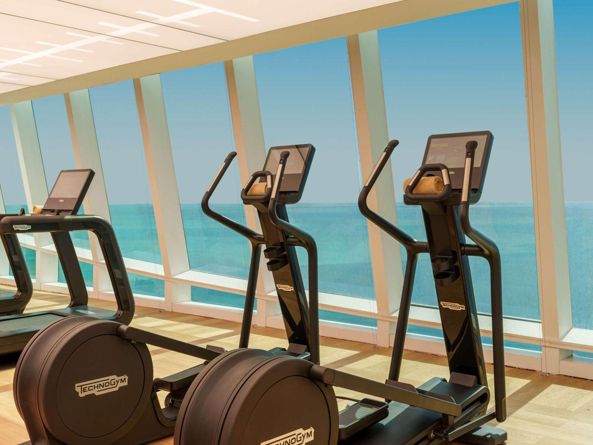 Fairmont Doha Hotel Lusail ภายนอก รูปภาพ Elliptical cross trainer